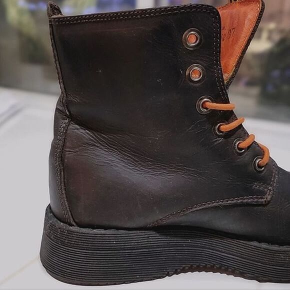 Vtg 90s Yellow Cab dark brown leather platform combat boots - Picture 13 of 15